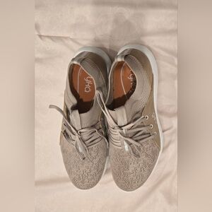 Ryka Tan Sneakers Versatile‎ Low-Top Design